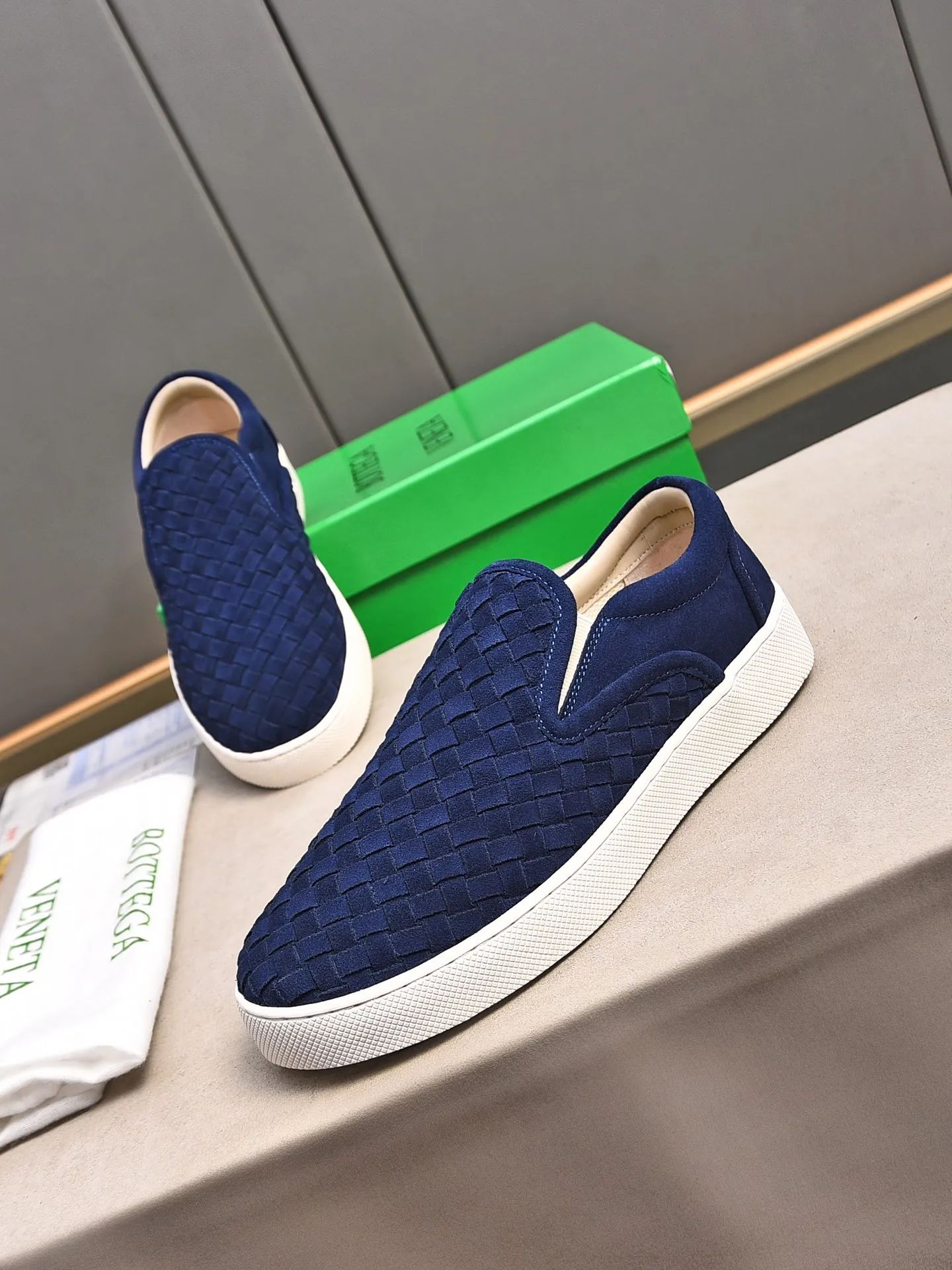 Men's shoes 💰460 [Sleeves series] BOTTEG* VENET* - high-end boutique Size: 38-44 (45 customized) BV new product, first-layer cowhide artificially woven classic style harmoniously blends with contemporary fashion temperament, rubber soles are light and flexible, water-dyed sheepskin pads! [Taobao, Tmall, and live streaming are the first choices]